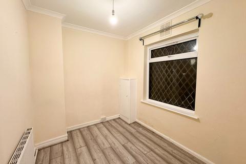 2 bedroom flat to rent, Feenan Highway, Tilbury, Essex, RM18