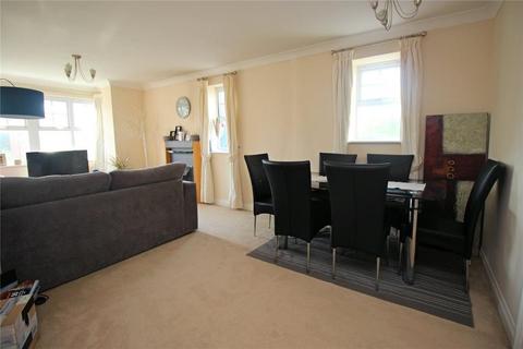 2 bedroom apartment to rent, Claremont Avenue, Woking GU22