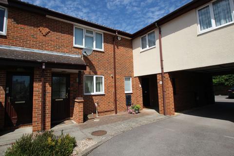 2 bedroom terraced house to rent, Shrubbery Close, Hampshire PO16