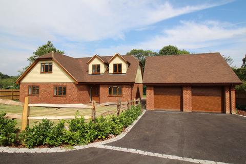 5 bedroom chalet to rent, The Heath, West Malling ME19