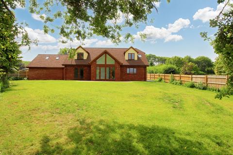 5 bedroom chalet to rent, The Heath, West Malling ME19