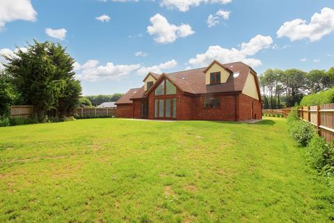 5 bedroom chalet to rent, The Heath, West Malling ME19