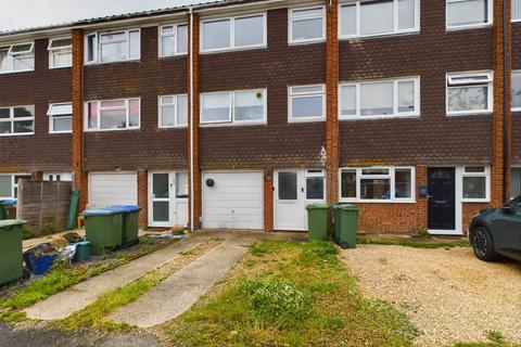 3 bedroom terraced house to rent, Long Meadow, Aylesbury HP21