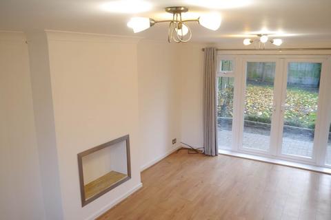 3 bedroom detached house to rent, Bishops Rise, Hatfield