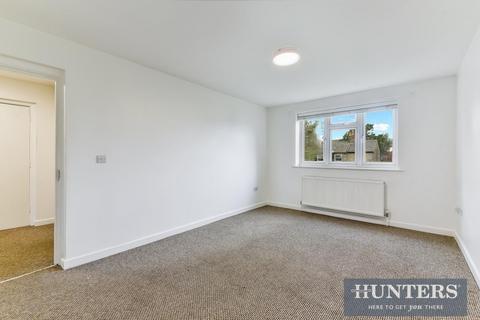 2 bedroom flat to rent, Fonthill Court, Cottington Road, Hanworth Feltham, TW13 6AF