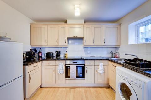 2 bedroom flat to rent, Bingley Court, Canterbury