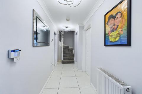 6 bedroom house for sale, Strathmore Gardens, South Shields