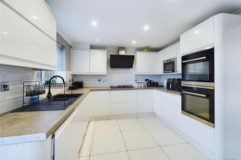 6 bedroom house for sale, Strathmore Gardens, South Shields