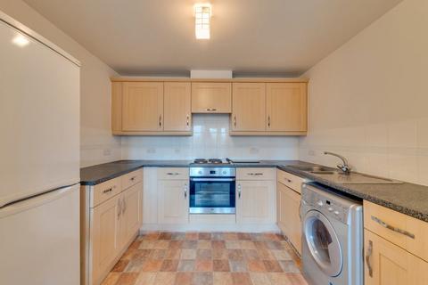 3 bedroom flat to rent, Bingley Court, Canterbury