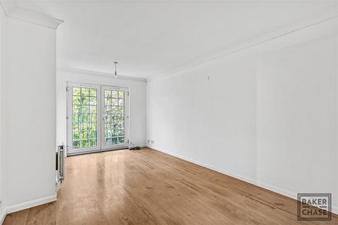 2 bedroom flat for sale, Cunard Crescent, London N21