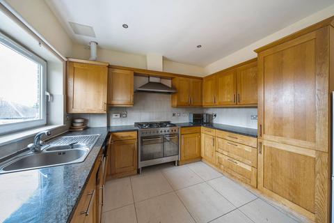 3 bedroom flat to rent, Hartnell Court, Finchley Central, London, N3