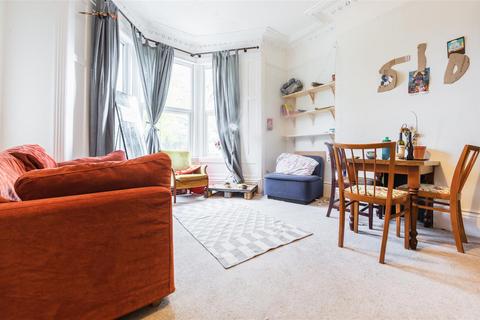 5 bedroom terraced house to rent, Heaton Grove, Heaton