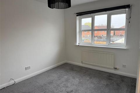 3 bedroom semi-detached house to rent, Greetland Drive, Manchester