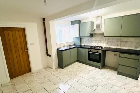 3 bedroom terraced house to rent, East Street, Abington, Northampton NN1