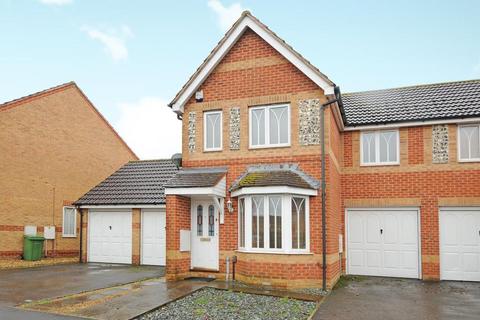 3 bedroom semi-detached house to rent, Horseshoe End, Newbury RG14