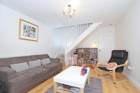 3 bedroom semi-detached house to rent, Horseshoe End, Newbury RG14