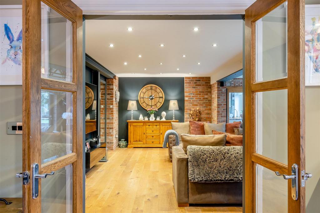 8627183-interior10.jpg