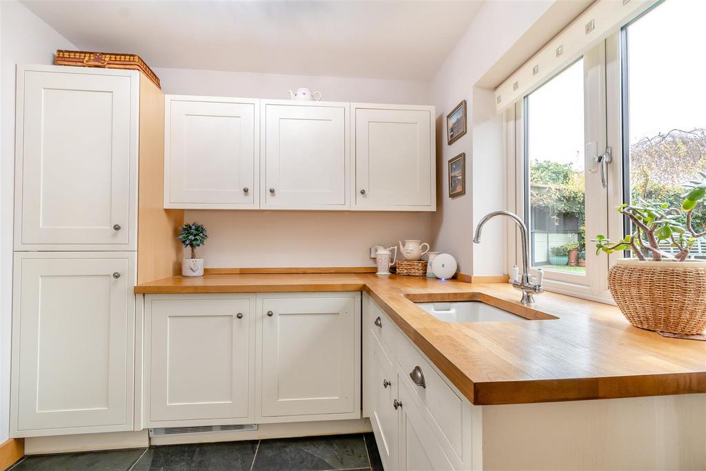 8627183-interior22.jpg