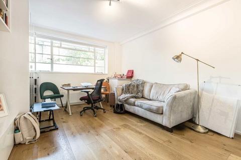 Studio to rent, Sheen Road, Richmond TW9