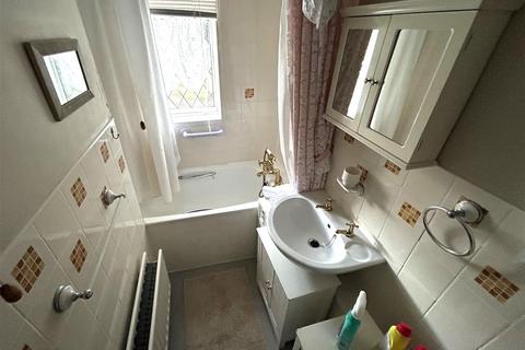 3 bedroom terraced house to rent, Hollyoak Road, Southampton