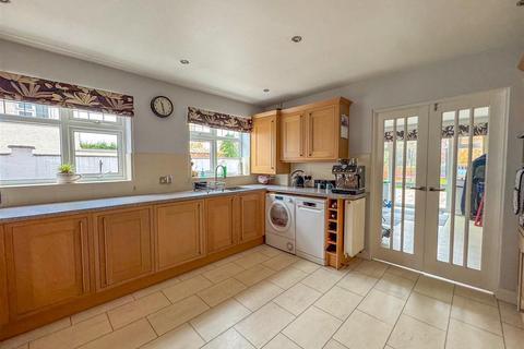 4 bedroom semi-detached house for sale, Weddington Road, Weddington