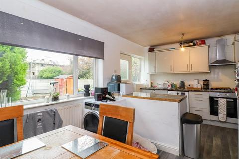 3 bedroom end of terrace house for sale, Dale Close, Ossett WF5