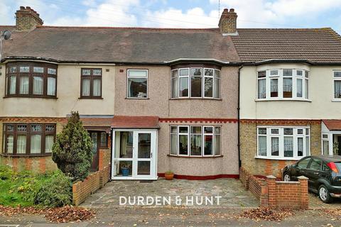 4 bedroom terraced house for sale, Lyndhurst Drive, Hornchurch, RM11