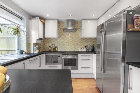 34 Admers Wood, Vigo, Gravesend, DA13 0SP