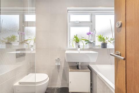 34 Admers Wood, Vigo, Gravesend, DA13 0SP