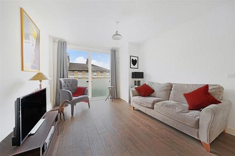 1 bedroom apartment to rent, Campsbourne Road, London N8