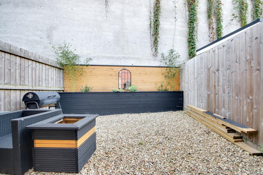 Rear Courtyard Garden