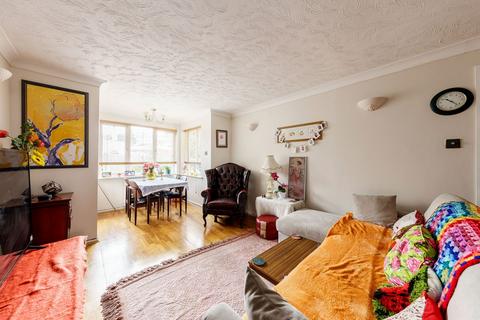 2, Pinecroft Court, 410 Wickham Lane, Welling, DA16 3ET