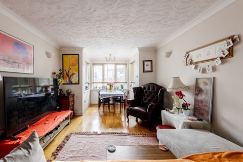 2, Pinecroft Court, 410 Wickham Lane, Welling, DA16 3ET