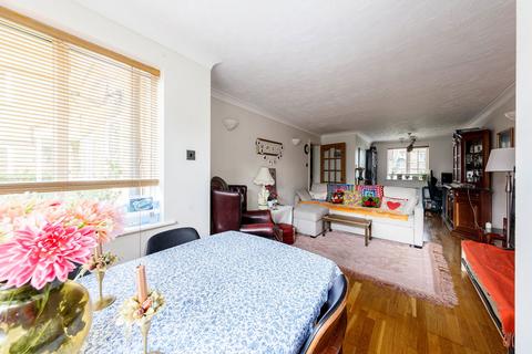 2, Pinecroft Court, 410 Wickham Lane, Welling, DA16 3ET