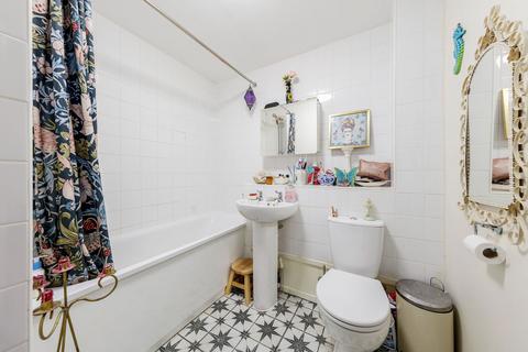 2, Pinecroft Court, 410 Wickham Lane, Welling, DA16 3ET