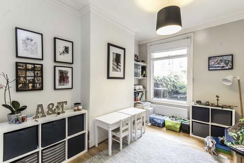 2 bedroom house to rent, Salisbury Road, London W13