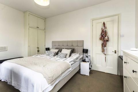 2 bedroom house to rent, Salisbury Road, London W13