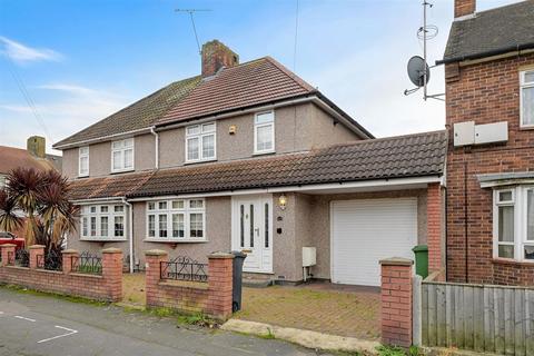 3 bedroom end of terrace house for sale, Rugby Road, Dagenham, Essex