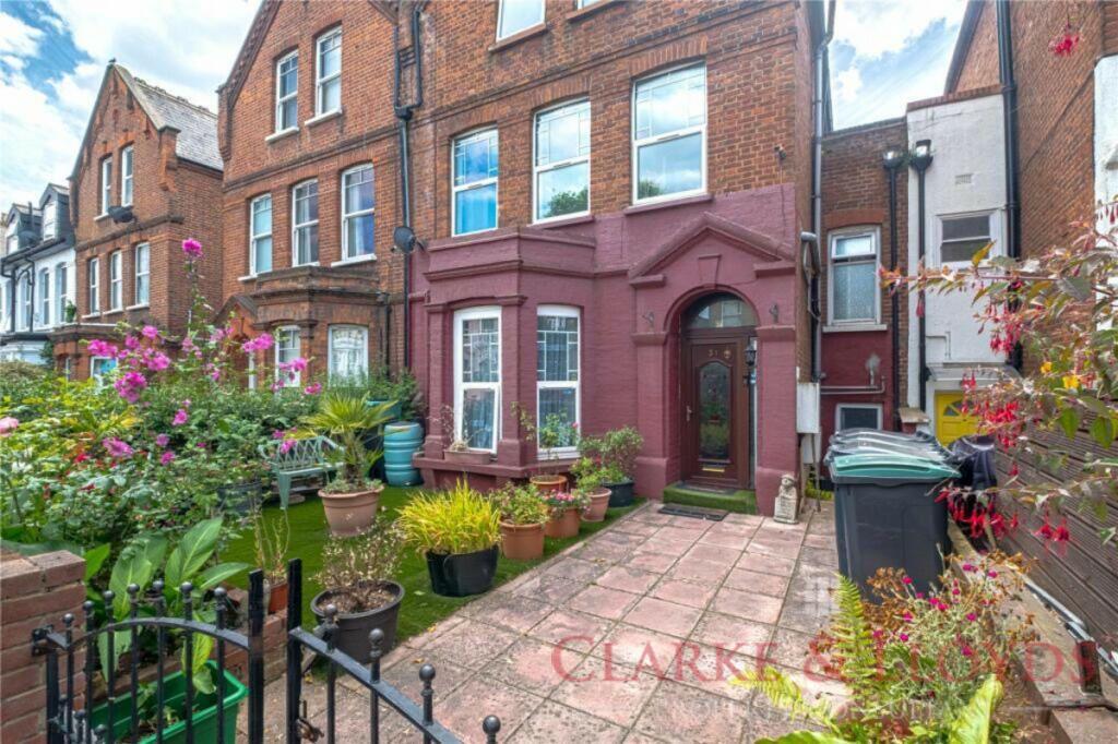 6 Bedroom House On Ferme Park Road, N4