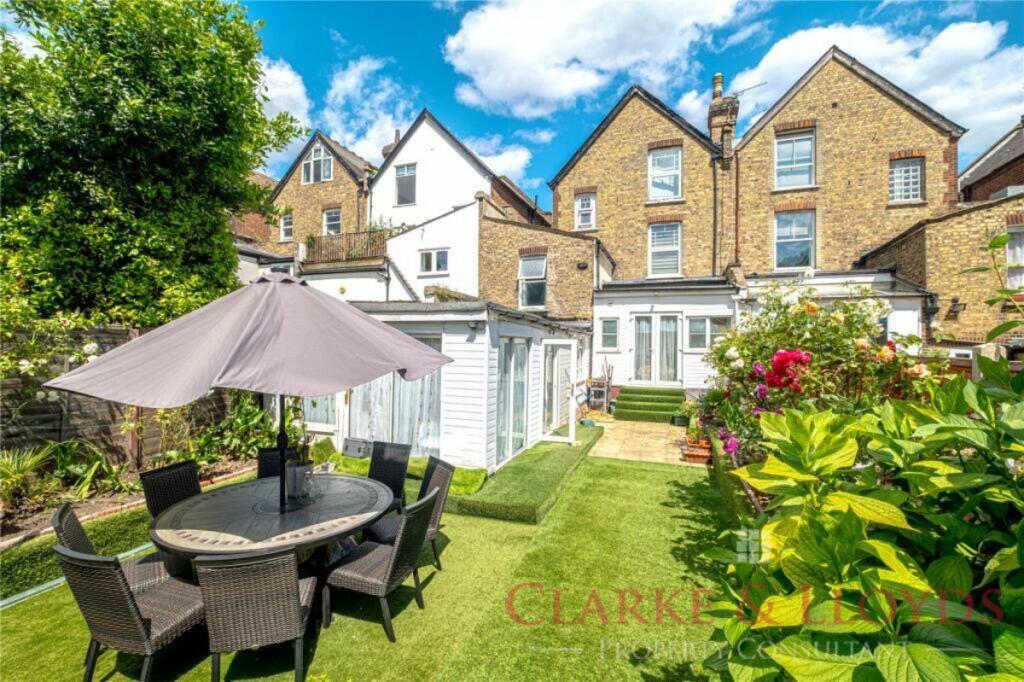 6 Bedroom House On Ferme Park Road, N4