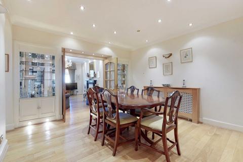 2 bedroom apartment for sale, St James Close, Prince Albert Road, St John's Wood, London, NW8