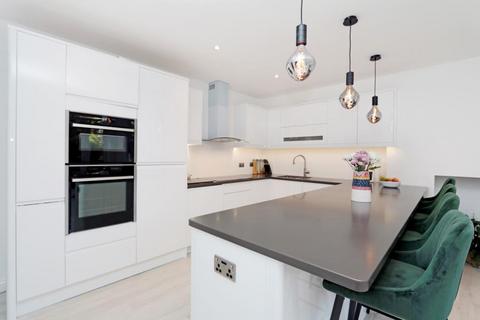 2 bedroom apartment to rent, 29 Adelaide Road, Surbiton KT6