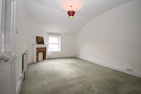 2 bedroom flat to rent, High Street, CARSHALTON