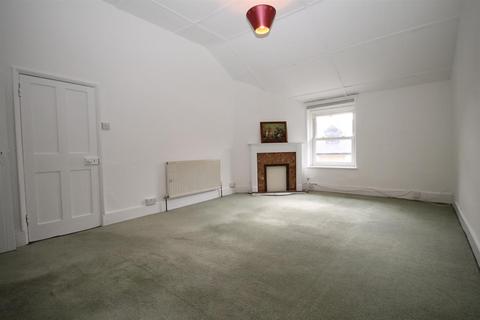 2 bedroom flat to rent, High Street, CARSHALTON