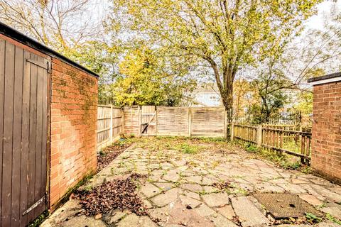 3 bedroom terraced house to rent, Creswell Avenue, Preston PR2