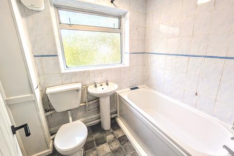 3 bedroom terraced house to rent, Creswell Avenue, Preston PR2