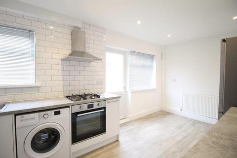 2 bedroom semi-detached house to rent, Hicks Avenue, Greenford UB6