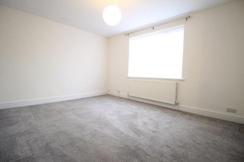 2 bedroom semi-detached house to rent, Hicks Avenue, Greenford UB6