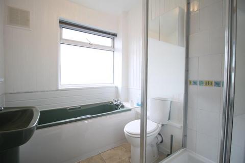 2 bedroom semi-detached house to rent, Hicks Avenue, Greenford UB6