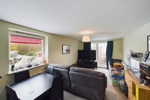 2 bedroom flat for sale, Commonwealth Drive, Crawley RH10